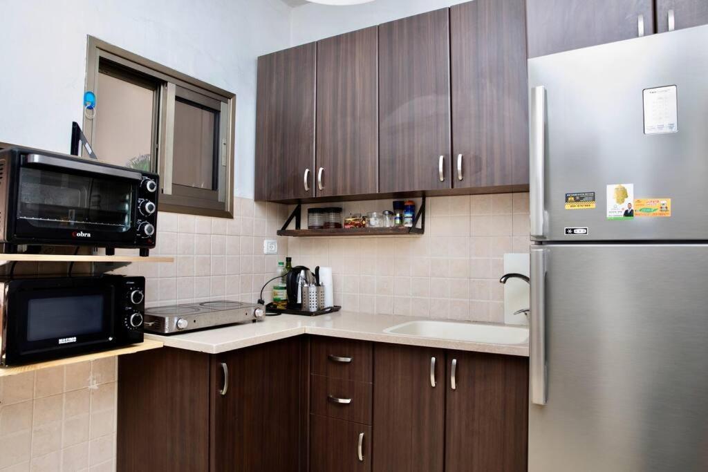 Homey Apartment Near The Beach Hadera Exterior photo
